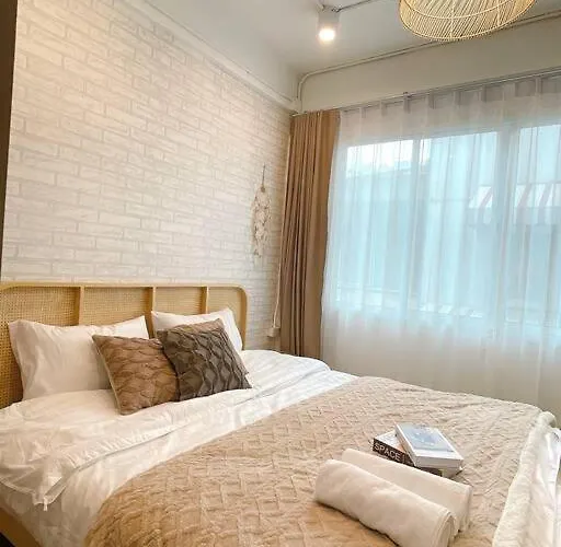Entire Floor,decorated Cozy Home, Near Grand Palace