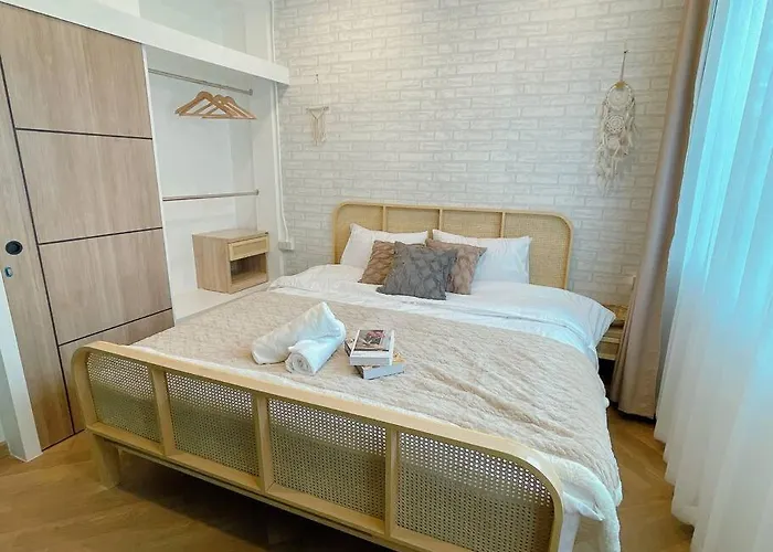 Entire Floor,decorated Cozy Home, Near Grand Palace *